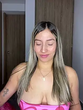 Snapshot of Issabela_G1 chatting on 01.28.25 Issabela G1 online show from 01.28.25