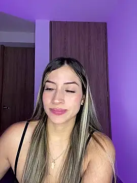 Snapshot of Issabela_G1 chatting on 02.23.25 Issabela G1 online show from 02.23.25