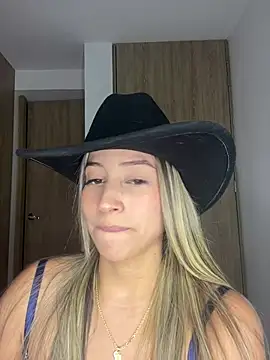 Snapshot of Issabela_G1 chatting on 03.19.25 Issabela G1 online show from 03.19.25
