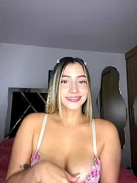 Snapshot of Issabela_G1 chatting on 09.18.25 Issabela G1 online show from 09.18.25
