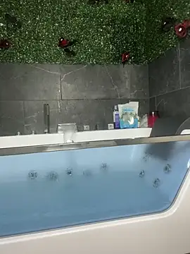 Snapshot of Luluof chatting on 02.11.25 Luluof online show from 02.11.25