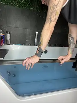 Snapshot of Luluof chatting on 02.17.25 Luluof online show from 02.17.25