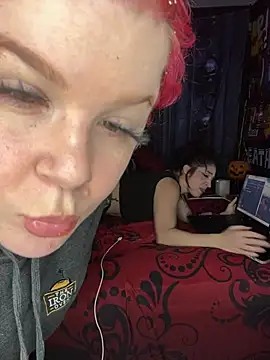 Snapshot of Luluof chatting on 02.12.26 Luluof online show from 02.12.26