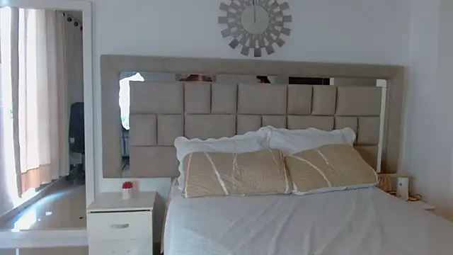 zoecruzz online show from 01.18.25