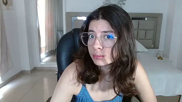 zoecruzz online show from 12.14.25