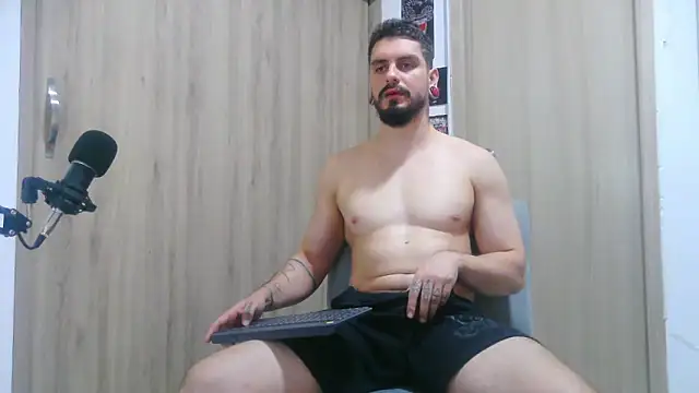 Snapshot of Aaron_kwok28 chatting on 11.12.25 Aaron kwok28 online show from 11.12.25