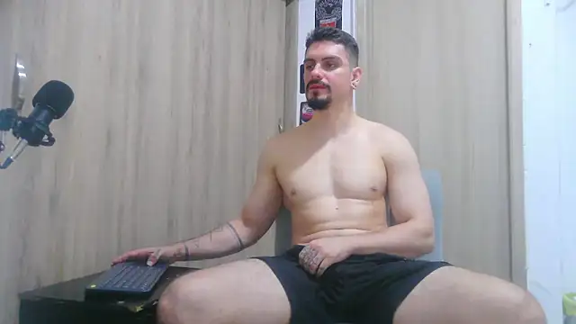 Snapshot of Aaron_kwok28 chatting on 12.02.25 Aaron kwok28 online show from 12.02.25