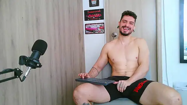 Snapshot of Aaron_kwok28 chatting on 01.08.26 Aaron kwok28 online show from 01.08.26