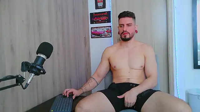 Snapshot of Aaron_kwok28 chatting on 01.13.26 Aaron kwok28 online show from 01.13.26