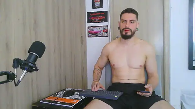 Snapshot of Aaron_kwok28 chatting on 02.16.26 Aaron kwok28 online show from 02.16.26