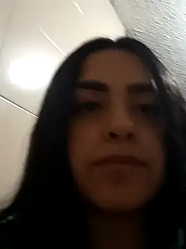 Snapshot of _laina_ chatting on 12.17.24 laina online show from 12.17.24