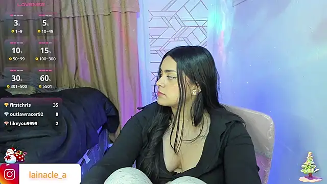 Snapshot of _laina_ chatting on 12.19.24 laina online show from 12.19.24