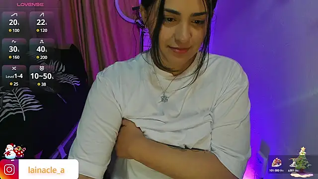 Snapshot of _laina_ chatting on 01.06.25 laina online show from 01.06.25