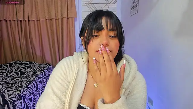 Snapshot of _laina_ chatting on 02.12.25 laina online show from 02.12.25