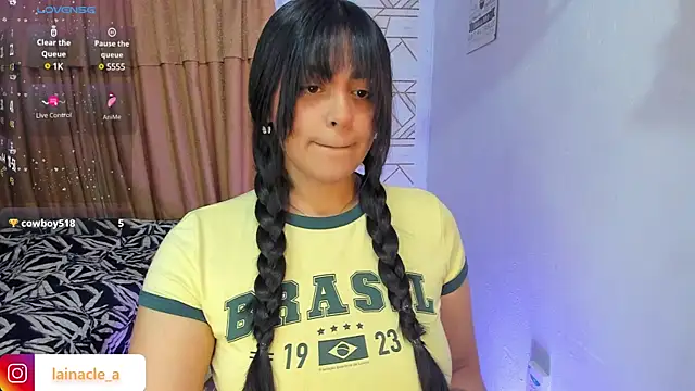 Snapshot of _laina_ chatting on 02.14.25 laina online show from 02.14.25