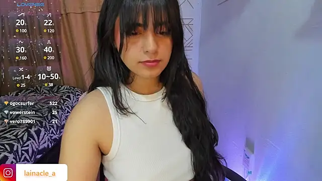 Snapshot of _laina_ chatting on 03.15.25 laina online show from 03.15.25