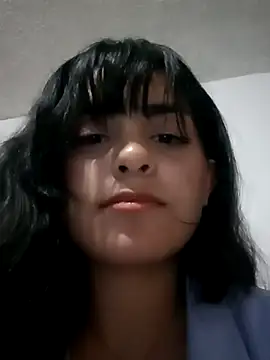 Snapshot of _laina_ chatting on 03.20.25 laina online show from 03.20.25