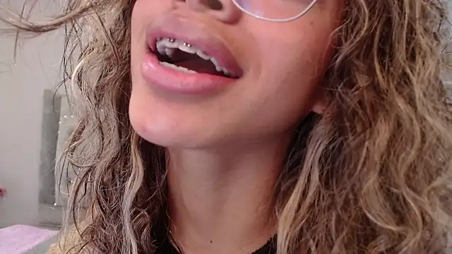 Snapshot of BritneyCollins chatting on 03.19.25 BritneyCollins online show from 03.19.25