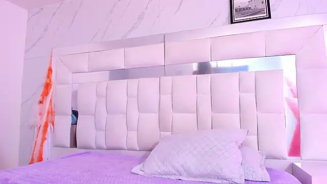 Snapshot of BritneyCollins chatting on 10.23.25 BritneyCollins online show from 10.23.25