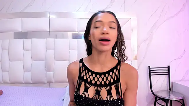 Snapshot of BritneyCollins chatting on 11.13.25 BritneyCollins online show from 11.13.25