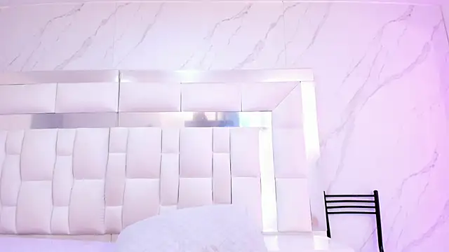 Snapshot of BritneyCollins chatting on 11.21.25 BritneyCollins online show from 11.21.25