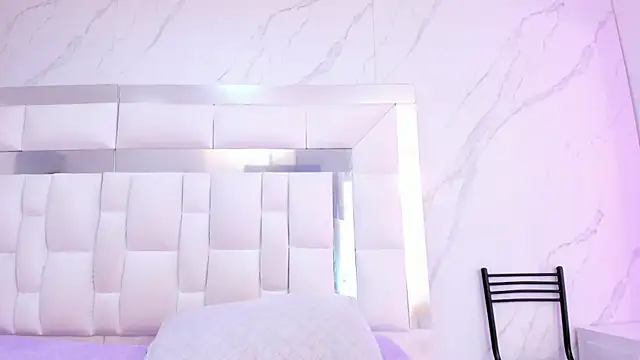 Snapshot of BritneyCollins chatting on 11.30.25 BritneyCollins online show from 11.30.25