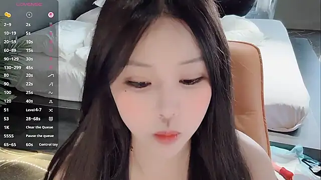 Snapshot of Fountain- chatting on 11.04.25 Fountain- online show from 11.04.25