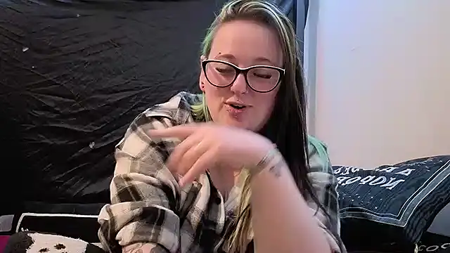 Snapshot of Bunny_Cummings chatting on 04.21.26 Bunny Cummings online show from 04.21.26