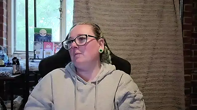 Snapshot of Bunny_Cummings chatting on 05.16.26 Bunny Cummings online show from 05.16.26