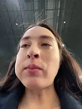 Holly Play online show from 03.20.25