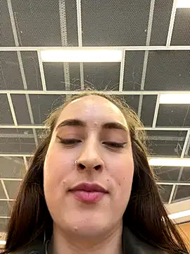 Holly Play online show from 09.10.25