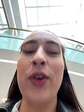 Holly Play online show from 09.16.25