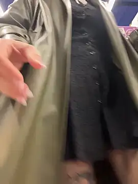 Holly Play online show from 10.02.25