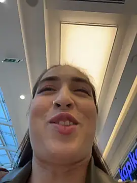 Holly Play online show from 10.16.25