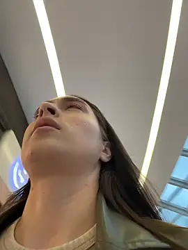 Holly Play online show from 11.09.25