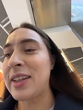 Holly Play online show from 11.24.25