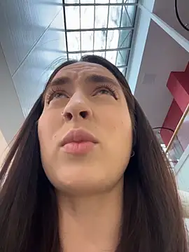 Holly Play online show from 02.20.26