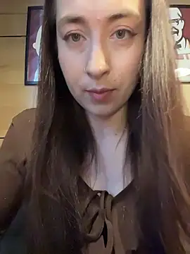 Holly Play online show from 06.05.26