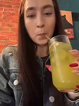 Holly Play online show from 06.12.26