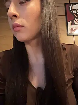 Holly Play online show from 06.13.26