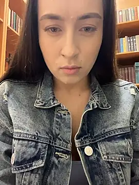 Snapshot of Holly_Play chatting on 07.22.26 Holly Play online show from 07.22.26