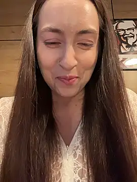 Snapshot of Holly_Play chatting on 07.23.26 Holly Play online show from 07.23.26