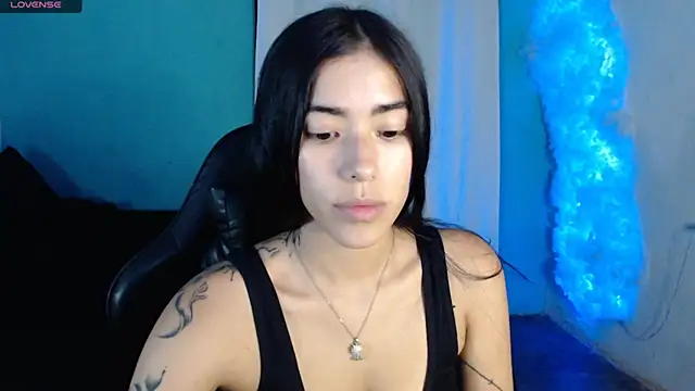 Snapshot of LESLIEBLACK_ chatting on 04.02.26 LESLIEBLACK online show from 04.02.26