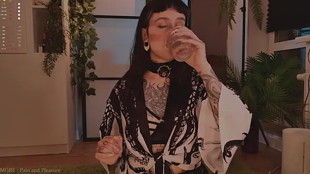 MichaellaMoon online show from 11.08.25