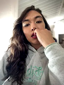 Iris lee online show from 09.16.25