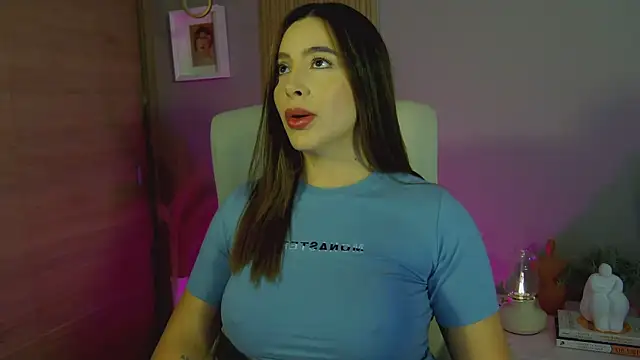 Snapshot of Alessia-miller_ chatting on 12.21.24 Alessia-miller online show from 12.21.24