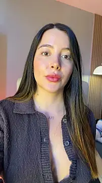 Snapshot of Alessia-miller_ chatting on 06.17.26 Alessia-miller online show from 06.17.26