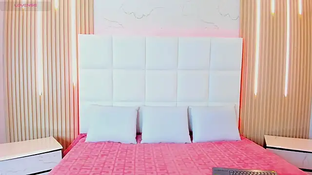 Snapshot of Iris_Thompson_ chatting on 10.24.25 Iris Thompson online show from 10.24.25