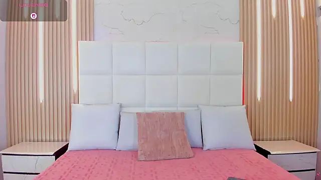 Snapshot of Iris_Thompson_ chatting on 03.10.26 Iris Thompson online show from 03.10.26