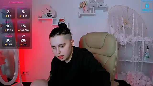 Dolly  Queen  online show from 03.18.25